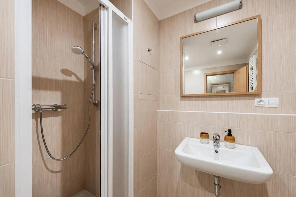 Apartment W/ Free Garage Parking Prag Exterior foto